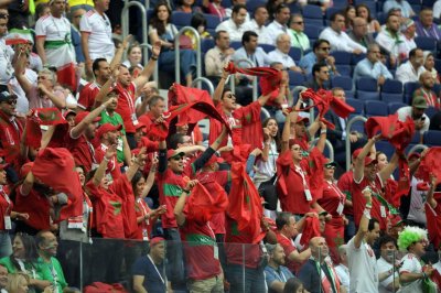 هنا موسكو: الجامعة توزع التذاكر والأقمصة على المشجعين