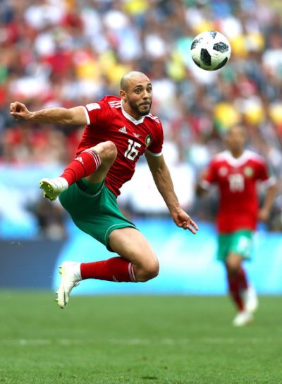 من كان يستحق أفضل لاعب أمرابط أم رونالدو؟