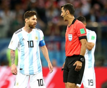 هنا كالينينغراد: حكم مخضرم وشهير يقود الديربي المغربي الإسباني