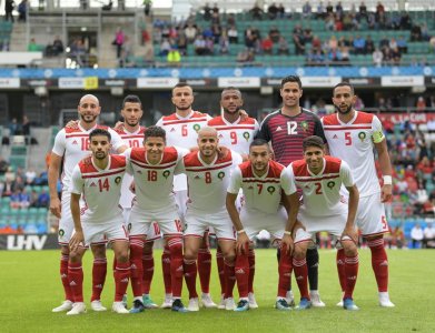 المنتخب المغربي بالقميص الأبيض أمام اسبانيا