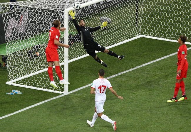 الحارس الدولي التونسي معز حسن يخضع لعملية ويبتعد عن نيس نحو 4 اشهر