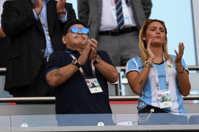 مونديال 2018: فيفا يقيل مارادونا