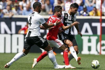 بنعطية يظهر مع اليوفي في مباراة بنفيكا