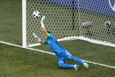 الحارس المخضرم عصام الحضري: هذه هي اللحظة الأنسب لتعليق قفازاتي