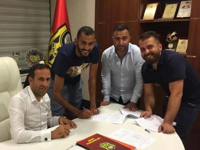 بوطيب ينهي الجدل ويحسم مستقبله بهذا القرار