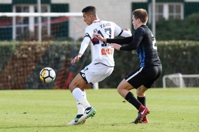 يميق سيتعلم عند أفضل مدافع في العالم