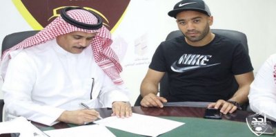 زهير العروبي يتحدى حارسين كبيرين!