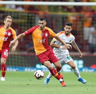 بلهندة يفقد صوابه وينال الطرد