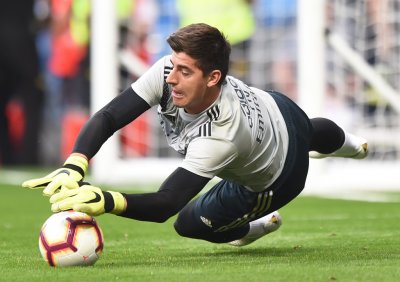 هذا ما قاله كورتوا عن المنافسة بينه وبين نافاس