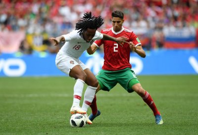 حكيمي ينافس مبابي على هذه الجائزة العالمية