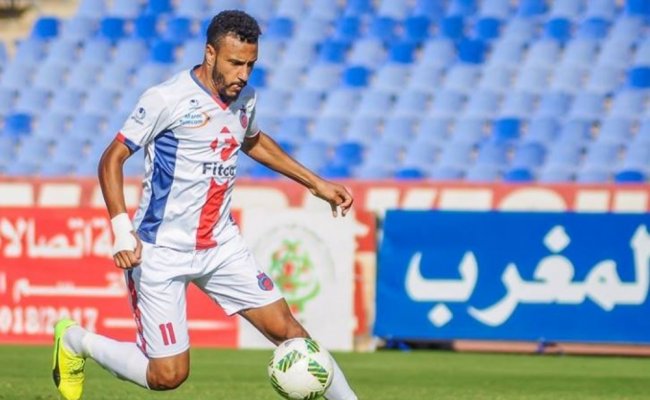 أولمبيك آسفى أنهى الشوط الأول متقدما