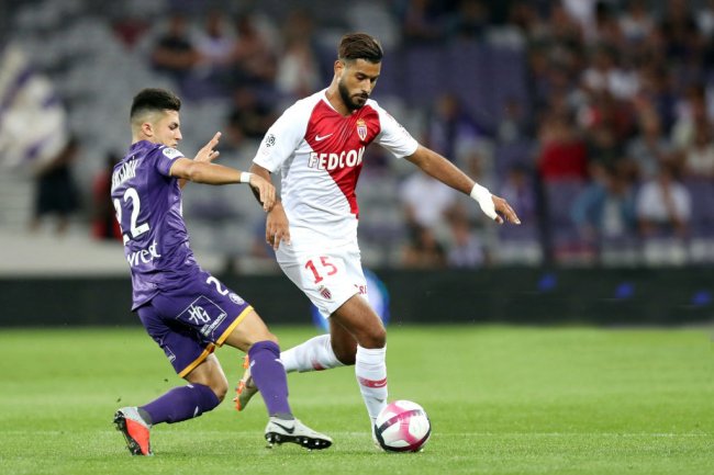 أيت بناصر يحضر بهدية الهدف