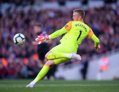 بيكفورد يمدد عقده مع ايفرطون