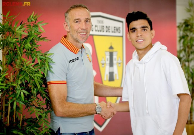 أول ظهور رسمي لبنشرقي مع لانس