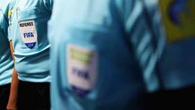 هذا موعد وصول حكم مباراة الأسود وجزر القمر