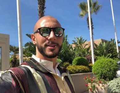 160 ألفا معجبون بـ جلابة  أمرابط