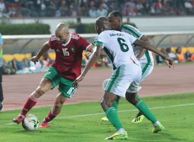 الأسود تتيه وتنجو من فخ القمر