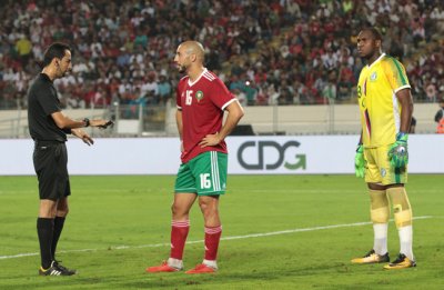 هل فعلا ساعد الحكم لمغيفري الأسود على الفوز؟