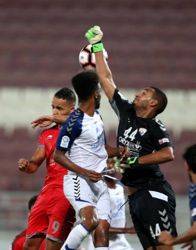 العامري يتهم حارسه بمنح هدايا للدحيل!