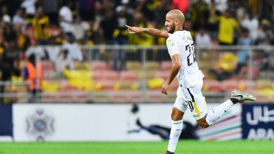 ثالث لاعب مغربي في السعودية مدربه على أبواب الإقالة