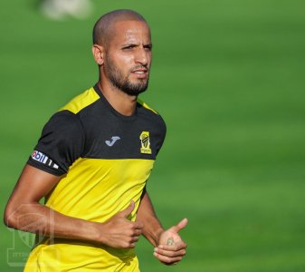 هل أخطأ الأحمدي بانتقاله للبطولة السعودية؟