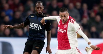 زياش يراقص أيندوفن في المطاردة