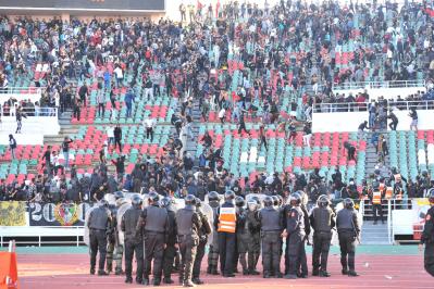 جماهير الجيش تخرب ملعب النهائي