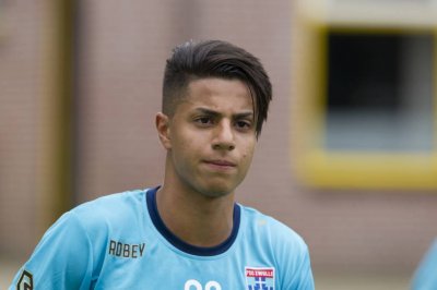 مستور يغادر اليونان للعب مع الهواة