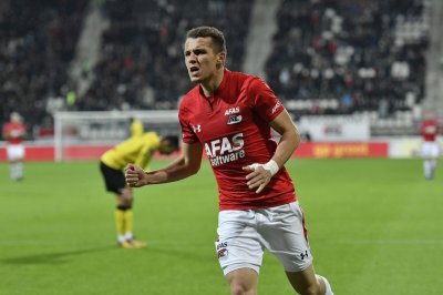 الإدريسي لن يلعب مباراة الكامرون بسبب الفيفا