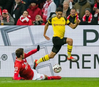 حكيمي يواصل تصدر البوندسليغا