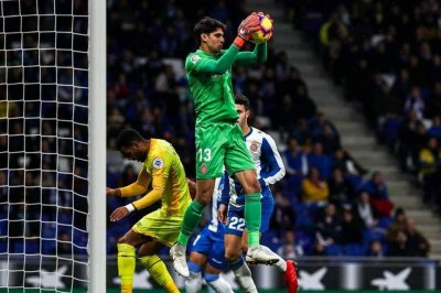 ياسين بونو ل   المنتخب  :  لا أغتر بما يكتبه عني الإعلام الإسباني