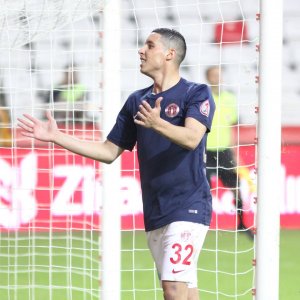 برادة ينفض من أنطاليا غبار الأرشيف