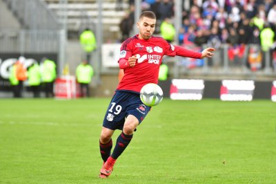 ارجاء مباراتي الدوليين نايف والحجام الى ..