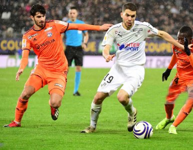 الحجام يغادر العصبة أمام ليون