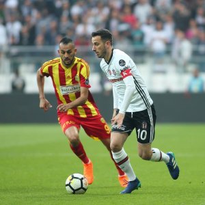 نصف ساعة عقيمة لبوطيب