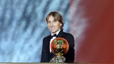 مودريتش ينهي هيمنة رونالدو وميسي على جائزة الكرة الذهبية