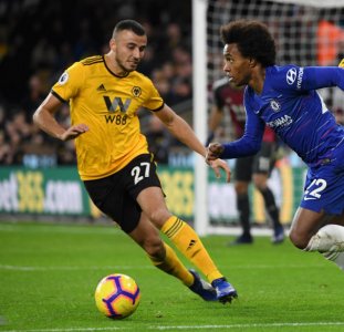 سايس يطيح بتشيلسي وينقذ رأس مدربه