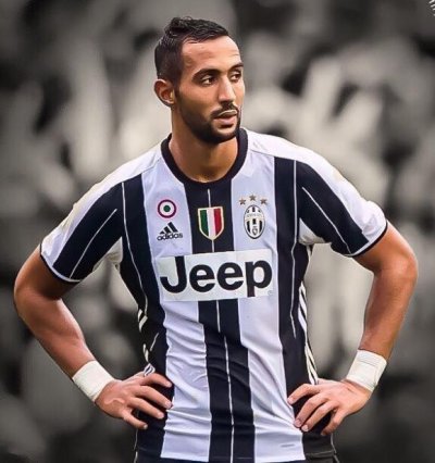 عميد الأسود يصر على الخروج من بيت السيدة العجوز