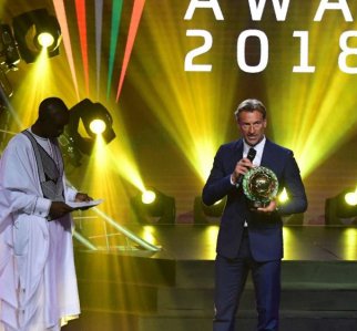 رونار أهدى جائزته لهذا الرجل