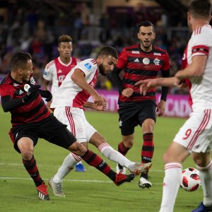 لبيض ينوب عن زياش ويسجل لأجاكس