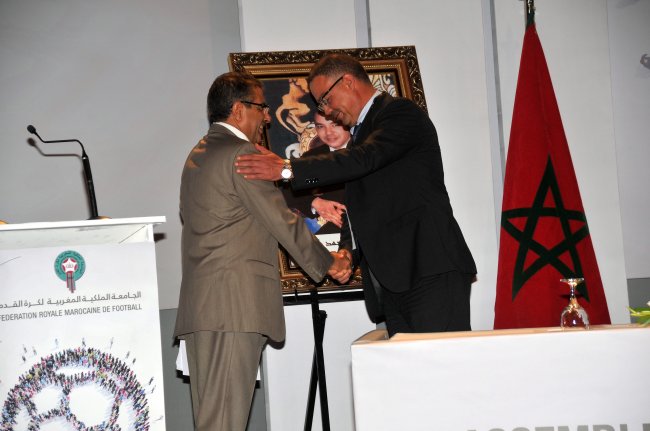 عصبة الهواة تهنئ رئيس الجامعة