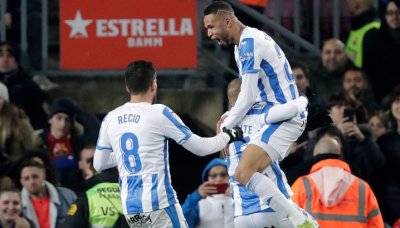 النصيري يضع بصمته بروعة ضد برشلونة