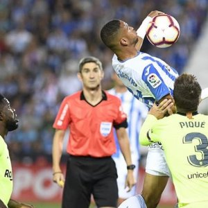 النصيري يورط بيكي مع  الماركا 