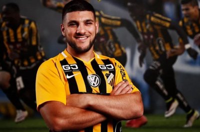 مصطفى الكبير يلعب للريان القطري