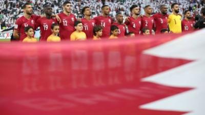 الامارات تنفي توقيف بريطاني لارتدائه قميص منتخب قطر