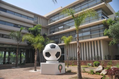 الجمهور المغربي يقصد  مقر الجامعة بالرباط لهذا السبب