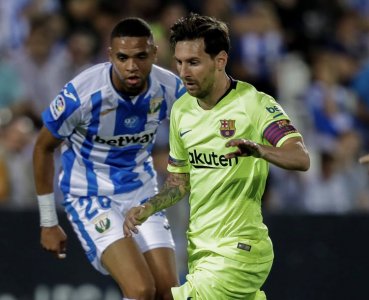 النصيري يتفوق على ميسي ويعادل كافاني