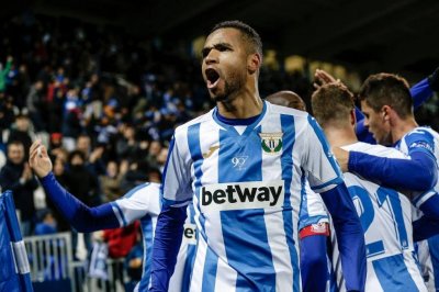 النصيري اساسي والزهر احتياطي اما صوصيداد