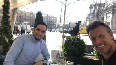 رونار بمدريد مع مندوب جامعة الكرة في إسبانيا