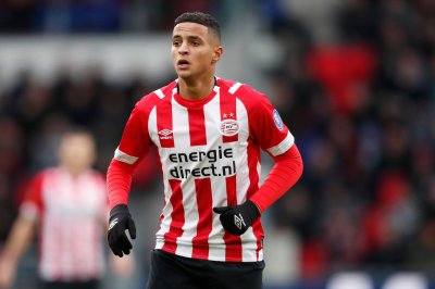 محمد حطارين يمدد عقده مع إيندهوفن